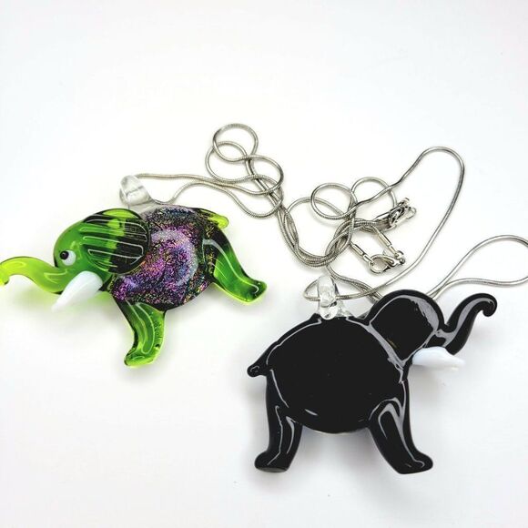 𝅺GREEN Glass Acrylic Elephant Pendant Necklace with shiny Purple gold specks - Picture 5 of 5